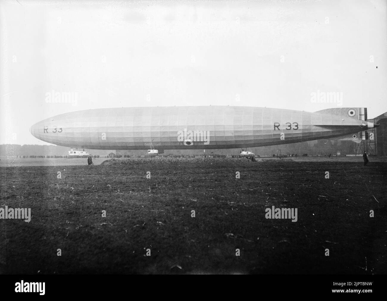 Photograph shows British airship R33 Stock Photo - Alamy