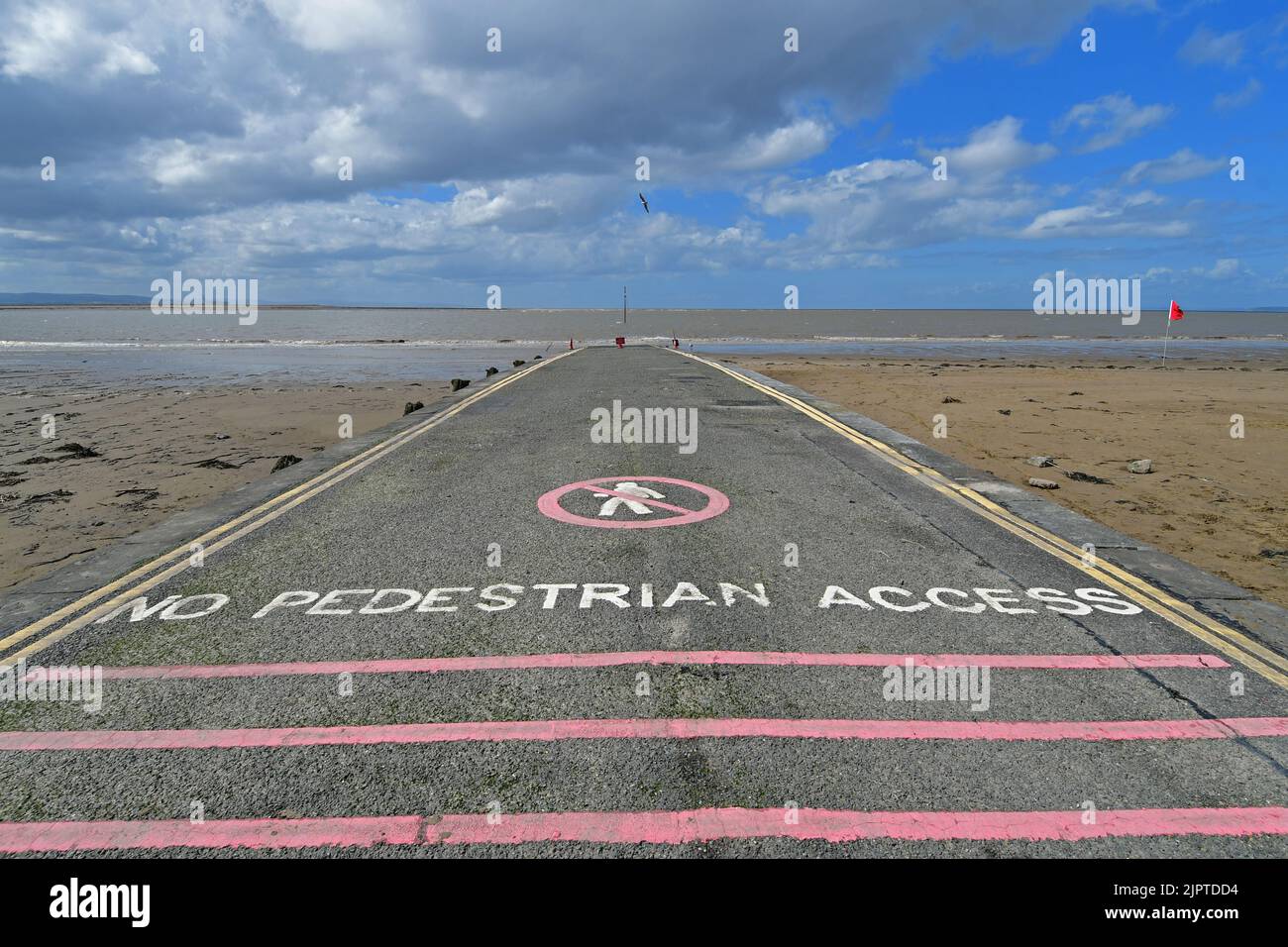Burnham On Sea, UK. 20th Aug, 2022. On a warm and overcast afternoon warning signs and one saying NO Swimming due to poor water conditionds. Picture Credit: Robert Timoney/Alamy Live News Stock Photo