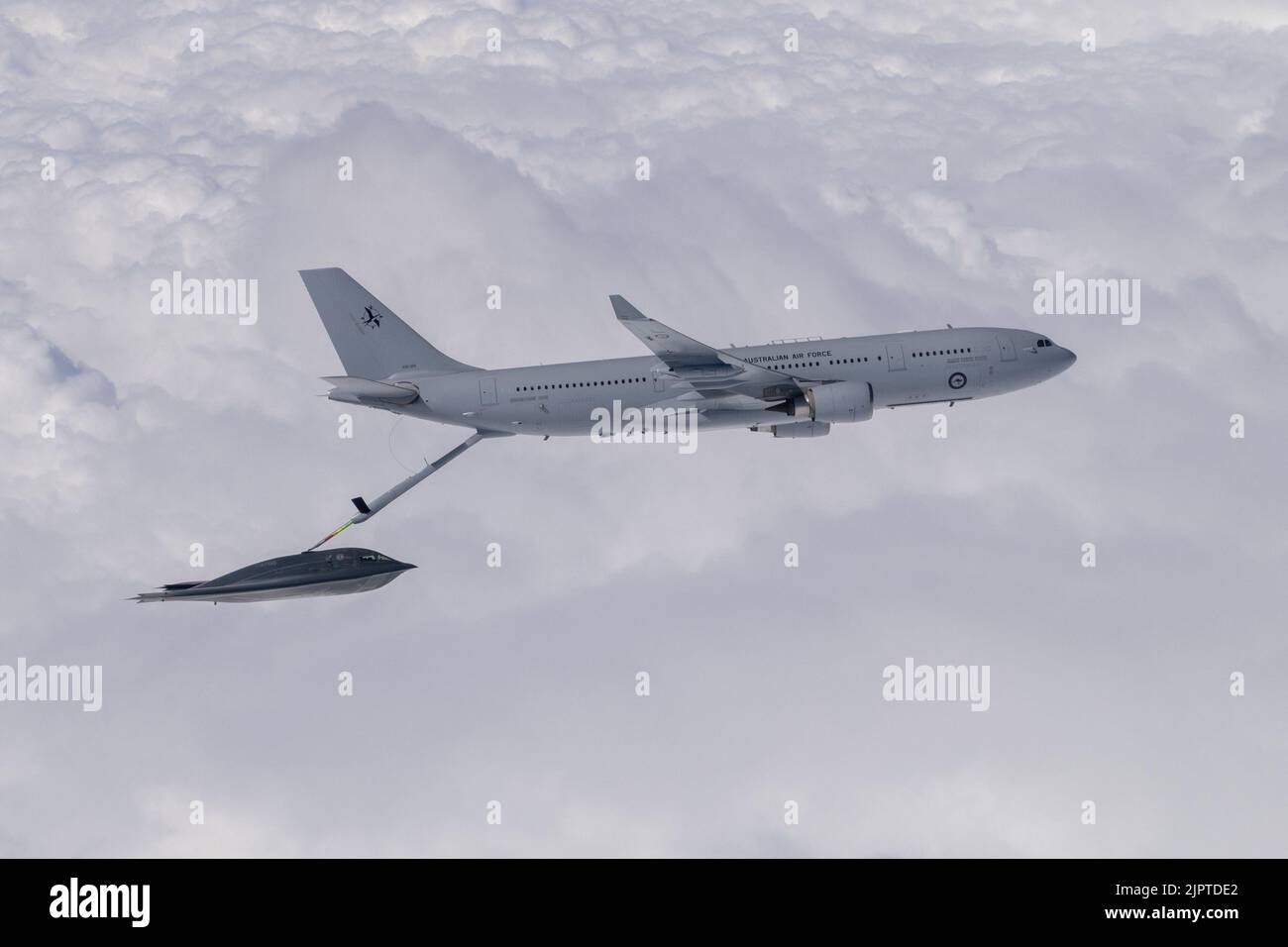 Australia. 20th Aug, 2022. A Royal Australian Air Force KC-30A Multi-Role Tanker Transport (MRTT) extends the boom to refuel a U.S. Air Force B-2 Spirit above the Paci?c Ocean on August 5, 2022. Bilateral training missions enhance joint and multilateral readiness, allowing U.S. Indo-Paci?c Command to respond to any potential crisis in the region alongside Allies and partners in support of a free and open Indo-Pacific. Photo by Tech. Sgt. Nick Wilson/U.S. Air Force/UPI Credit: UPI/Alamy Live News Stock Photo