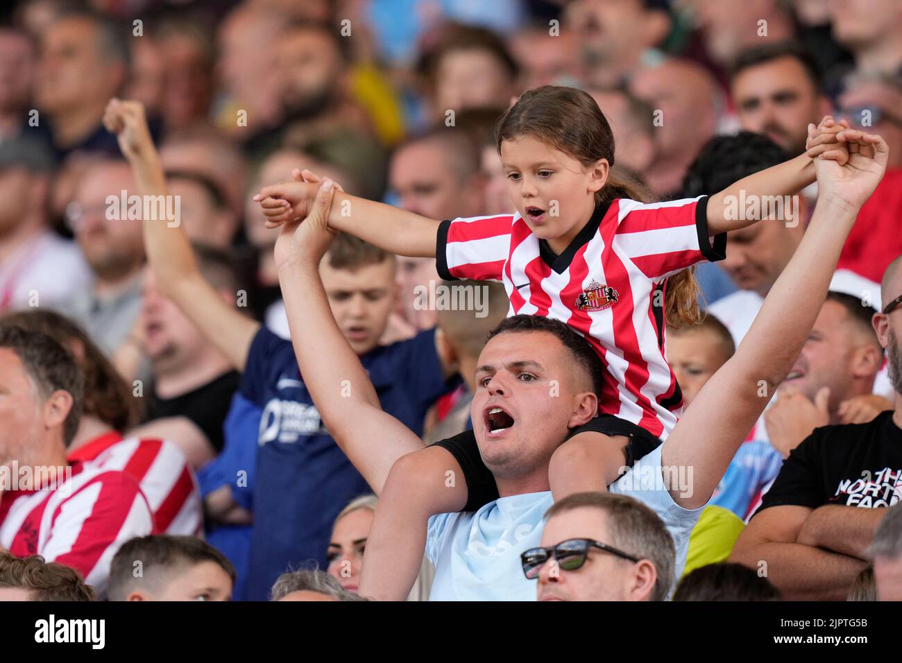 Sunderland fans greet their side on the pitch  in Stoke-on-Trent, United Kingdom on 5/20/2016. (Photo by Steve Flynn/News Images/Sipa USA) Stock Photo