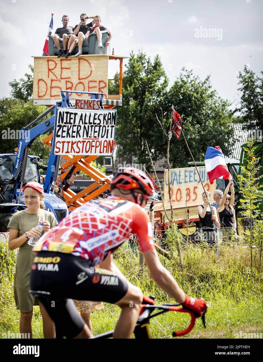 Cycling race flags hires stock photography and images Alamy