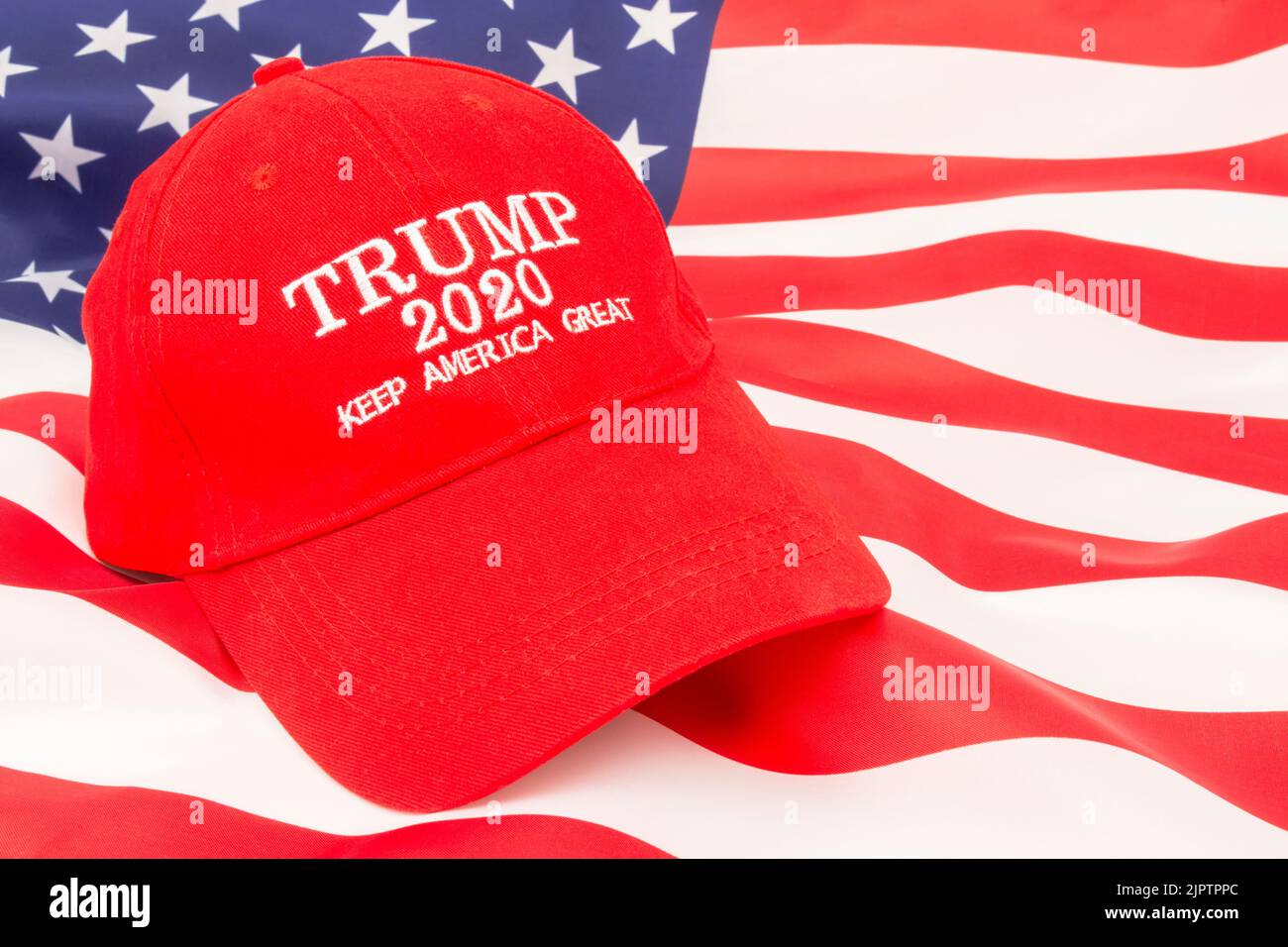 Red Trump KAG / Keep America Great cap hat + Dollar bills (See NOTES). For booming U.S. economy / the Trump Economy, Trump tax cuts, 2022 US Midterms Stock Photo