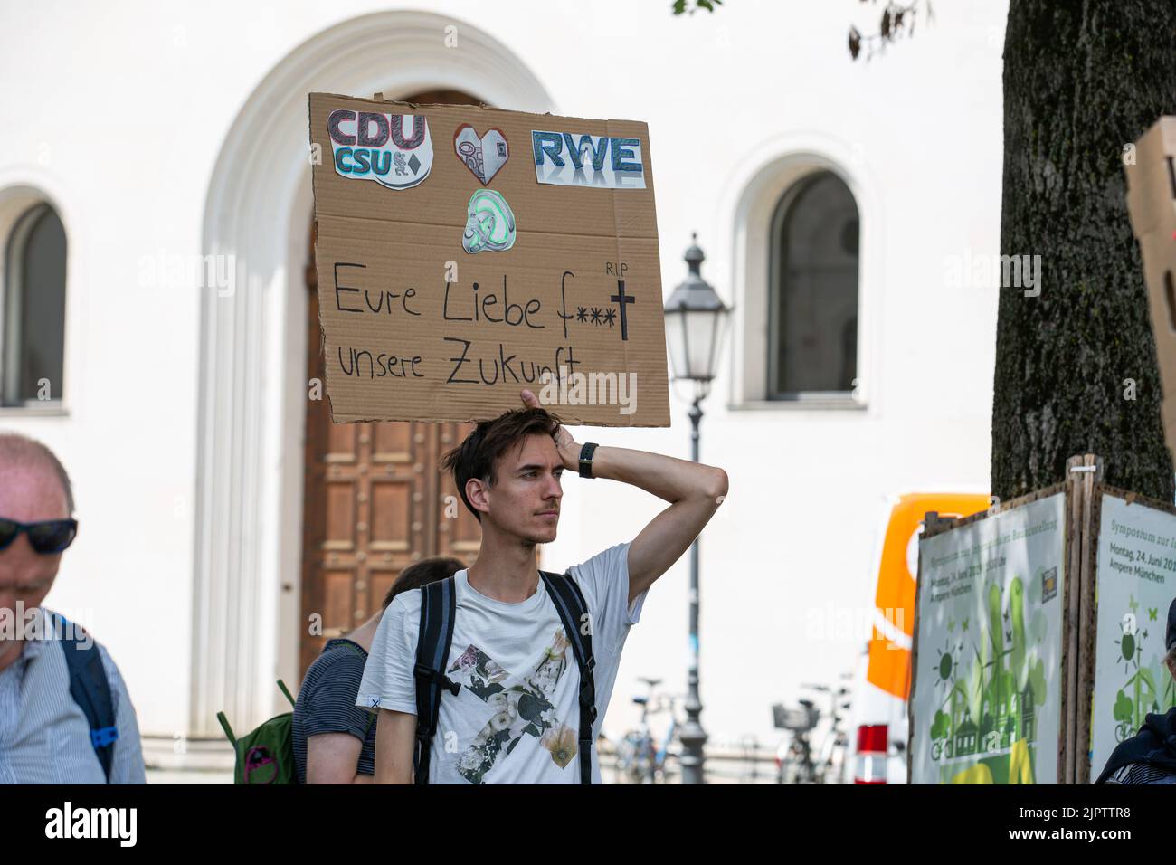 June 21, 2019, Munich, Bavaria, Germany: On 21.06.2019 hundreds of activists of Fridays for Future and Extinction Rebellion participated in a dance demonstration for the Climate in Munich. (Credit Image: © Alexander Pohl/Alto Press via ZUMA Press) Stock Photo