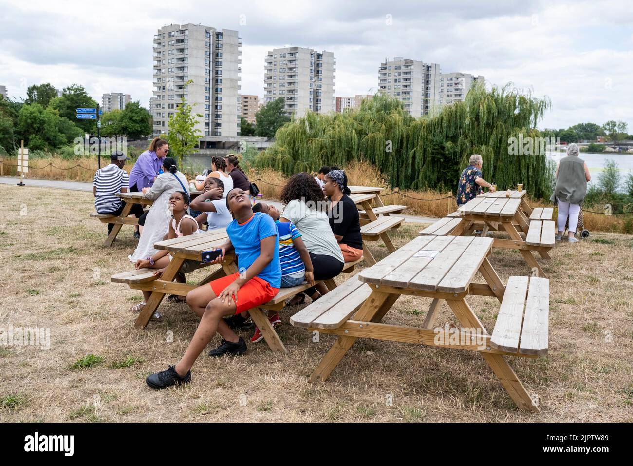 London, UK.  20 August 2022. Local visitors at the Thamesmead Festival in south east London.  Organised by a dedicated group of residents, it is the flagship community event each summer, showcasing singers, musicians and other creative home-grown Thamesmead talent.  Credit: Stephen Chung / Alamy Live News Stock Photo