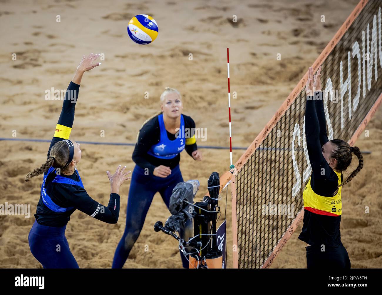 MUNICH Katja Stam (l) and Raisa Schoon during the bronze medal