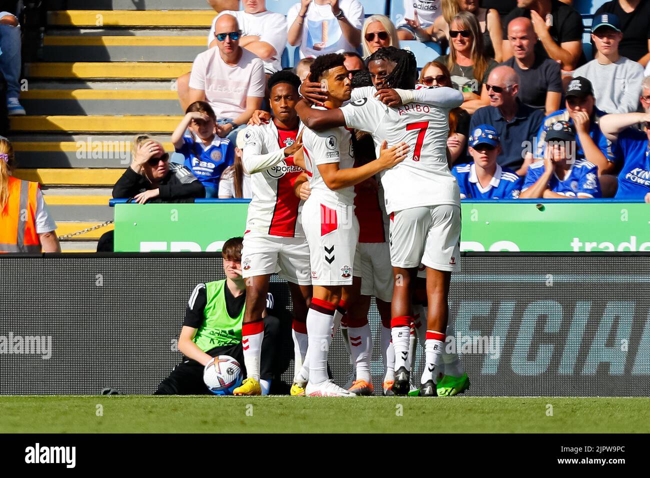 Che adams southampton celebrate hi-res stock photography and images - Alamy