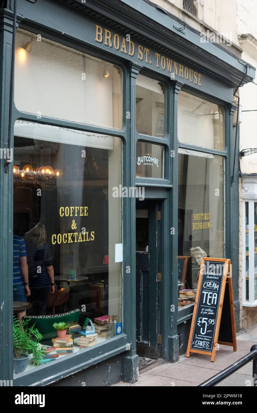 Around Bath, a famous city in Somerset UK. Broad St townhouse, coffee shop and bar Stock Photo ...