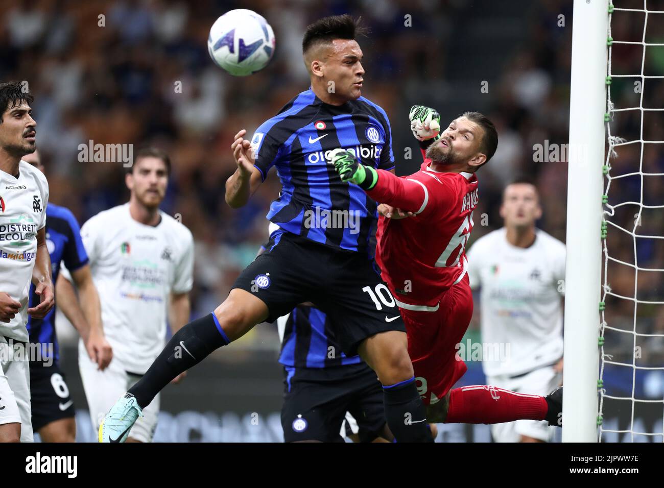 Bartlomiej Dragowski of Spezia Calcio and Lautaro Martinez of Fc Internazionale battle for the ball during the  Serie A match beetween Fc Internazionale and Spezia Calcio at Stadio Giuseppe Meazza on August 20, 2022 in Milano Italy . Stock Photo