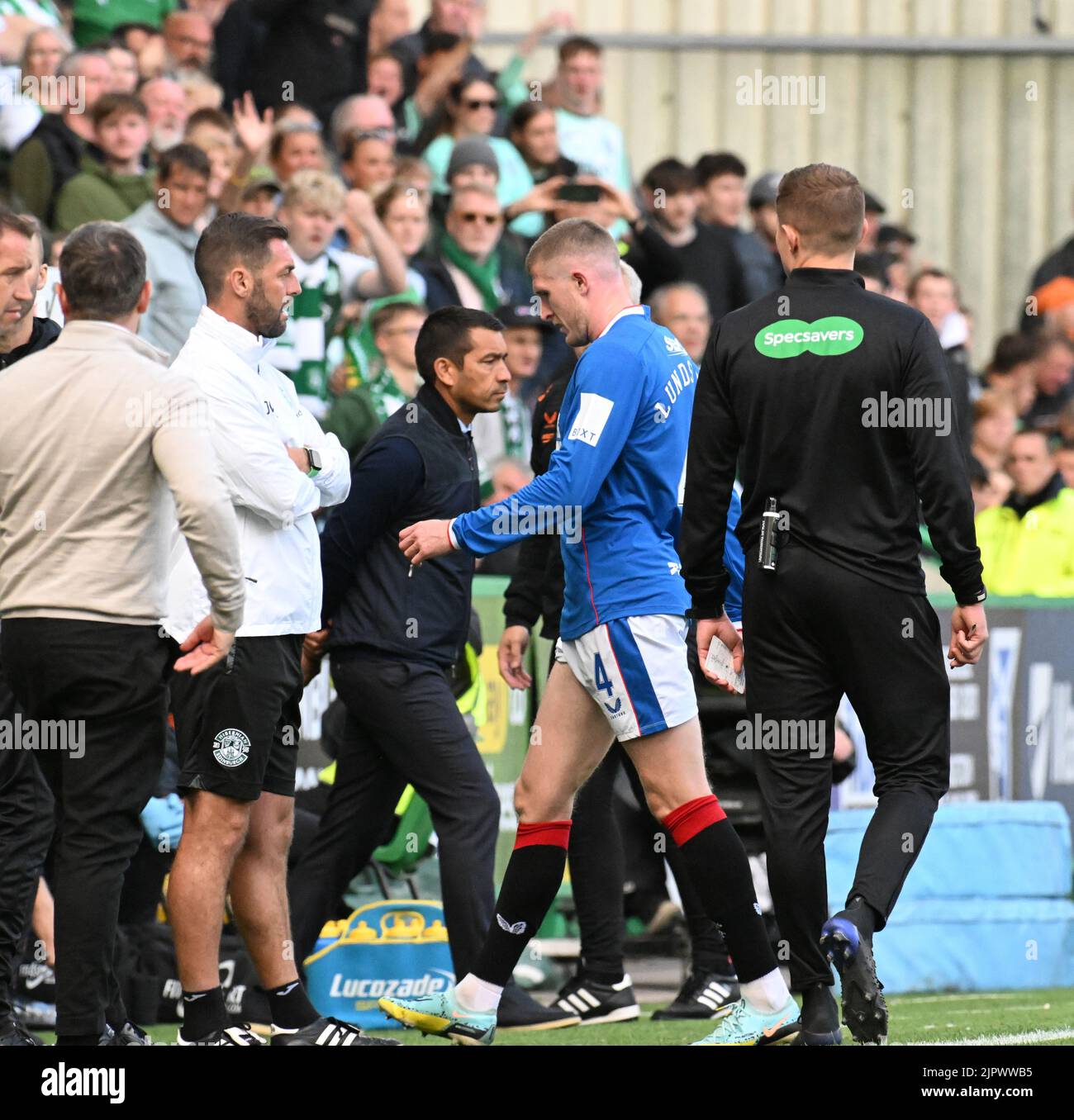 Easter Road Stadium Edinburgh.Scotland.UK.20th Aug-22 Hibs v Rangers Cinch Premiership Match Giovanni van Bronckhorst, manager of Rangers FC looks on as John Lundstram (#4) walks off after his red card from Referee Willie McCollum for his challenge on Hibs Martin Boyle Credit: eric mccowat/Alamy Live News Stock Photo