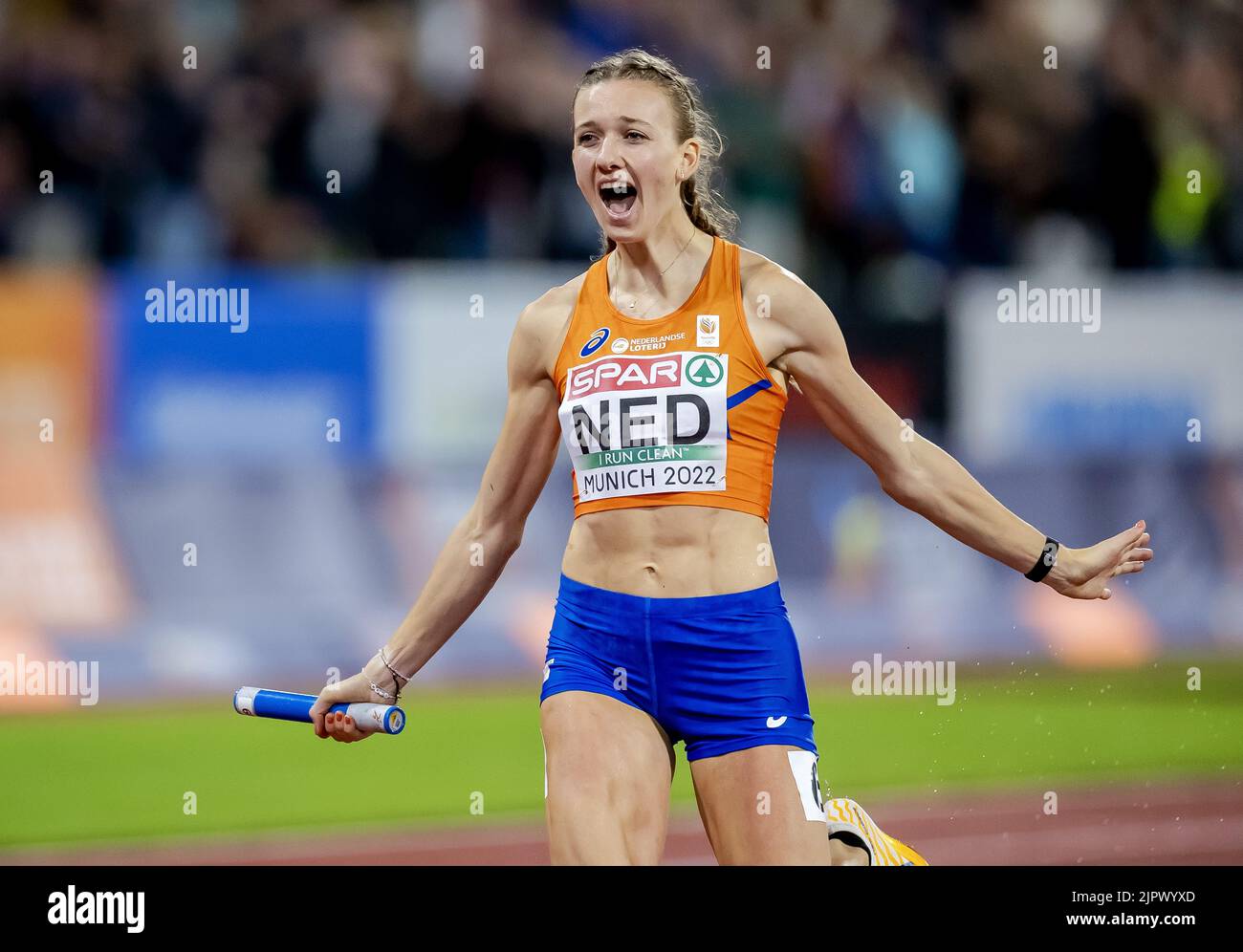 MUNCHEN Femke Bol celebrates the win in the final 4x400 meter relay