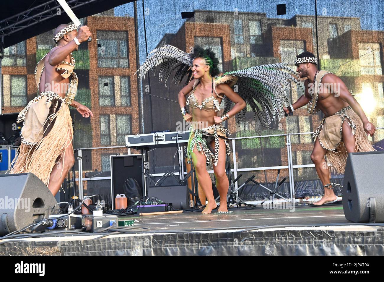 London, UK. 20th Aug, 2022. Oi Brasil - Brazilian & Cuban Dancers London performs at the LatinoLife in the Park 22 at Brazilian state, Finsbury park, London, UK. 20 August 2022. Credit: See Li/Picture Capital/Alamy Live News Stock Photo