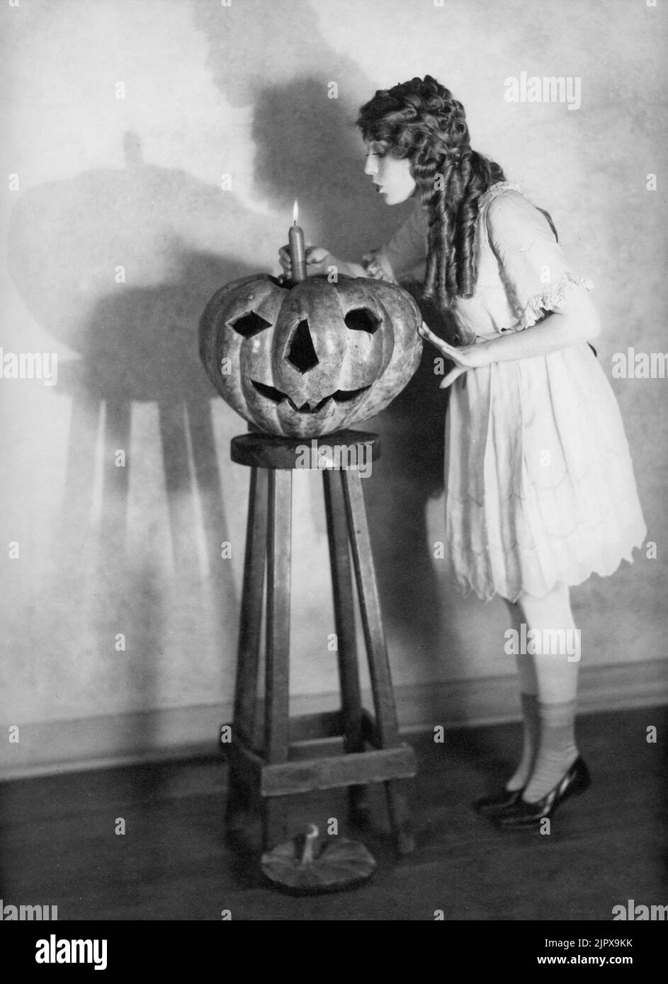 MARY PICKFORD 1924 Halloween Portrait with Pumpkin by K.O. RAHM ...
