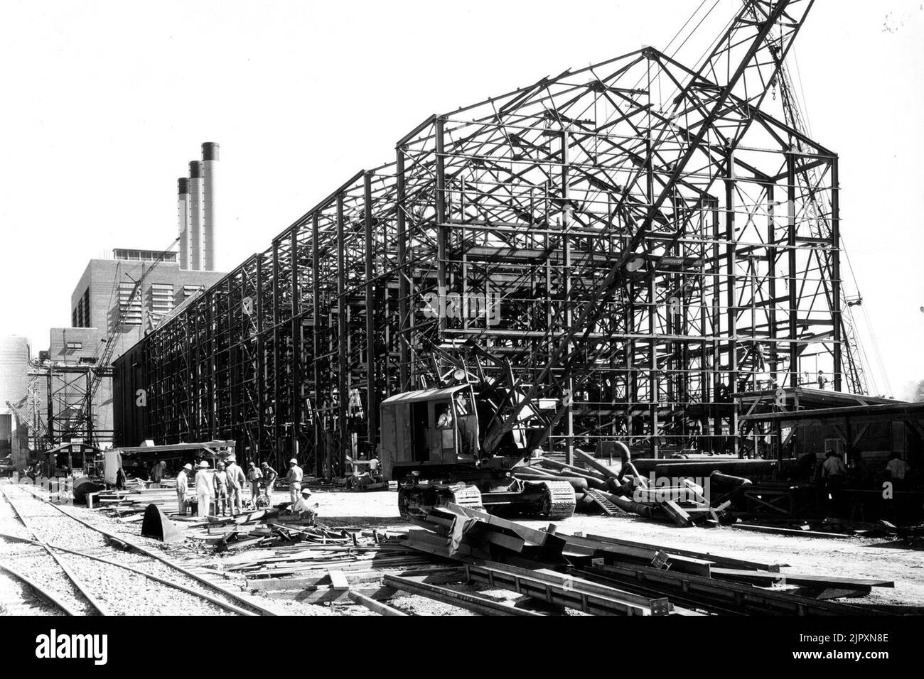 Thermal Diffusion Process Building (F01) at S-50 under construction ...