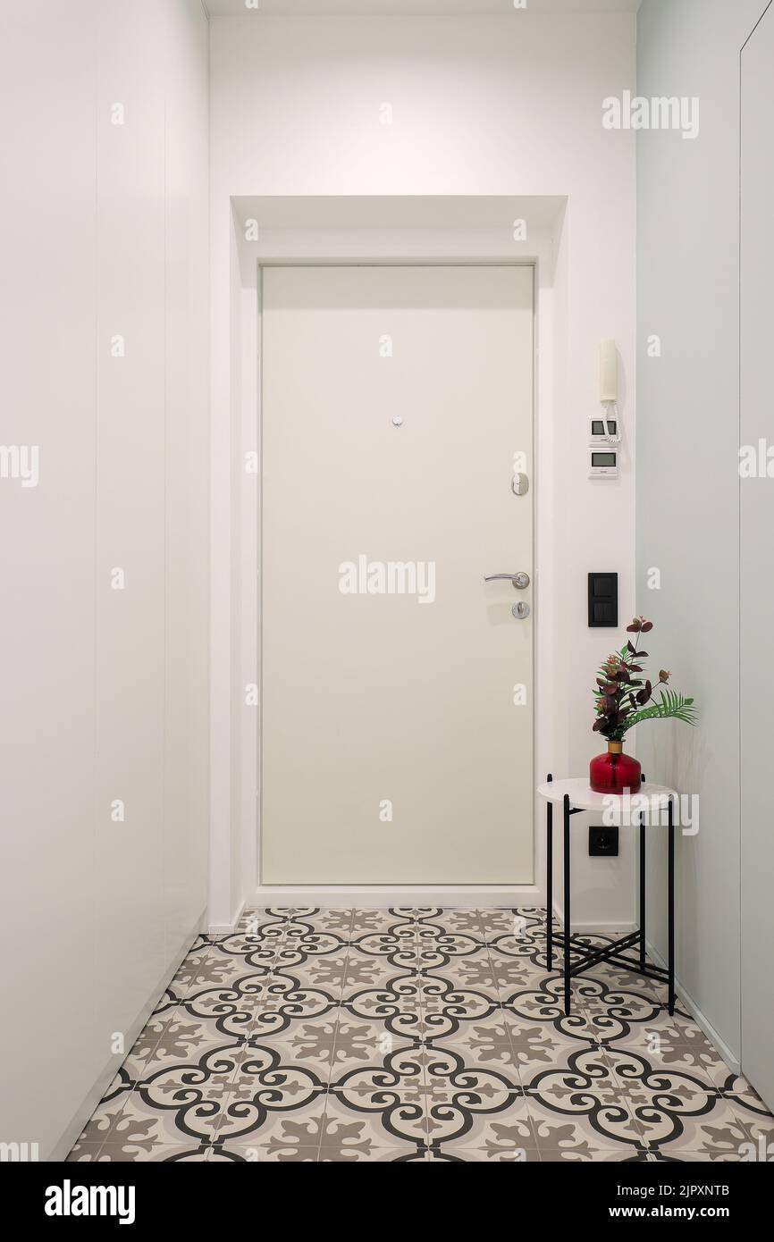 White front door in the hallway of the apartment interior Stock Photo Alamy