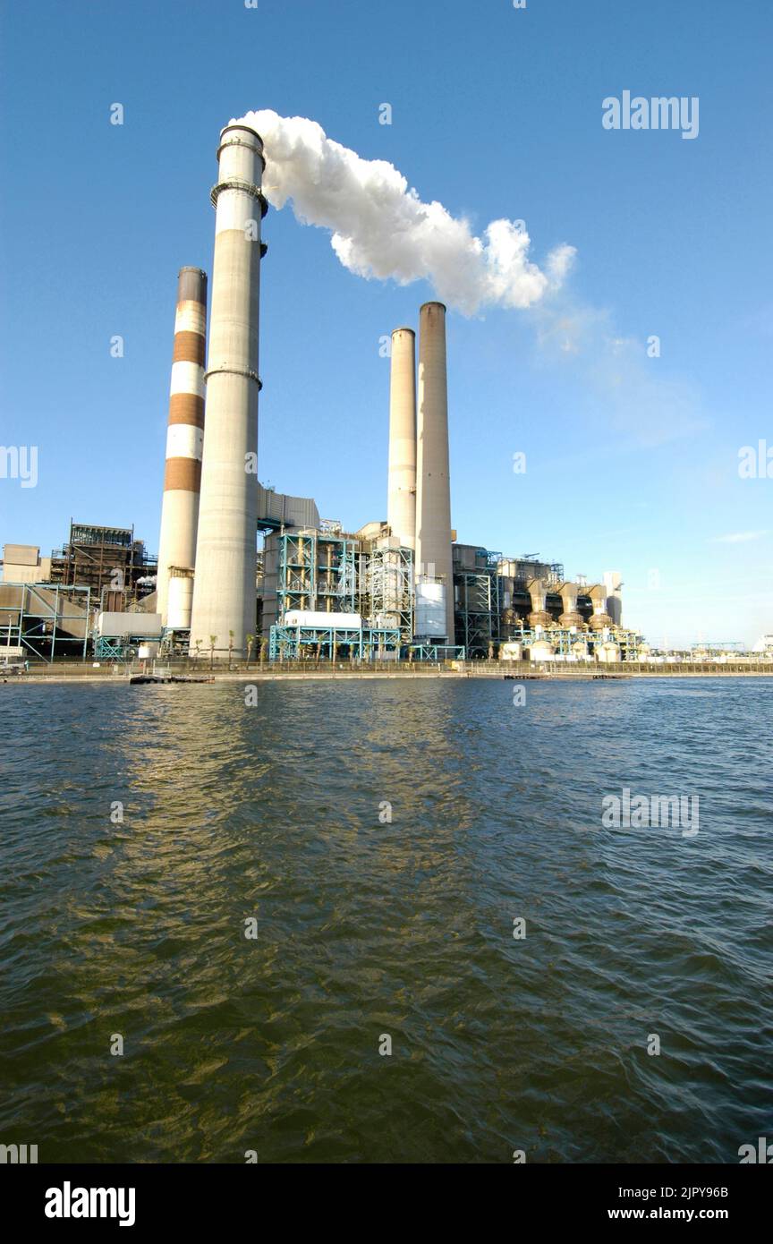 TECO Power Big Bend Power Station in Florida with scurbbers making 1900 Megawatts from 4 plants on Tampa Bay Stock Photo