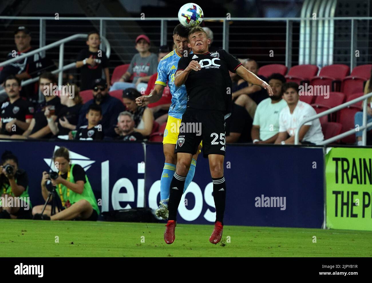 WASHINGTON, DC, USA - 20 AUGUST 2022: D.C. United midfielder Jackson Hopkins (25) beats Philadelphia Union defender Kai Wagner (24 to a header during a MLS match between D.C United and the Philadelphia Union on August 20, 2022, at Audi Field, in Washington, DC. (Photo by Tony Quinn-Alamy Live News) Stock Photo