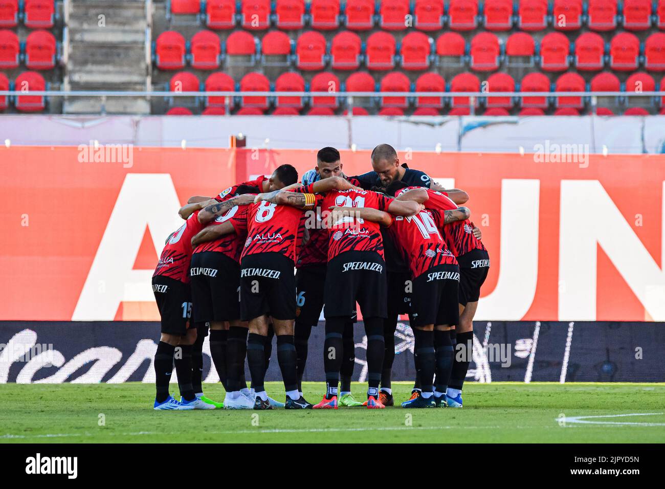 MALLORCA, SPAIN - AUGUST 20: Mallorca players the match between RCD Mallorca and Real Betis of La Liga Santander on August 20, 2022 at Visit Mallorca Stadium Son Moix in Mallorca, Spain. (Photo by Samuel Carreño/PxImages) Stock Photo