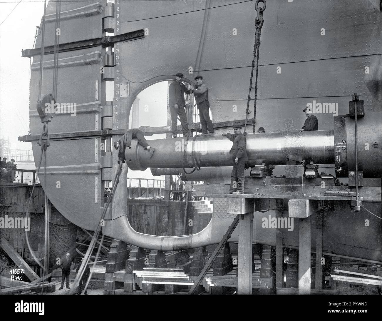 Titanic's propeller shaft installation Stock Photo Alamy