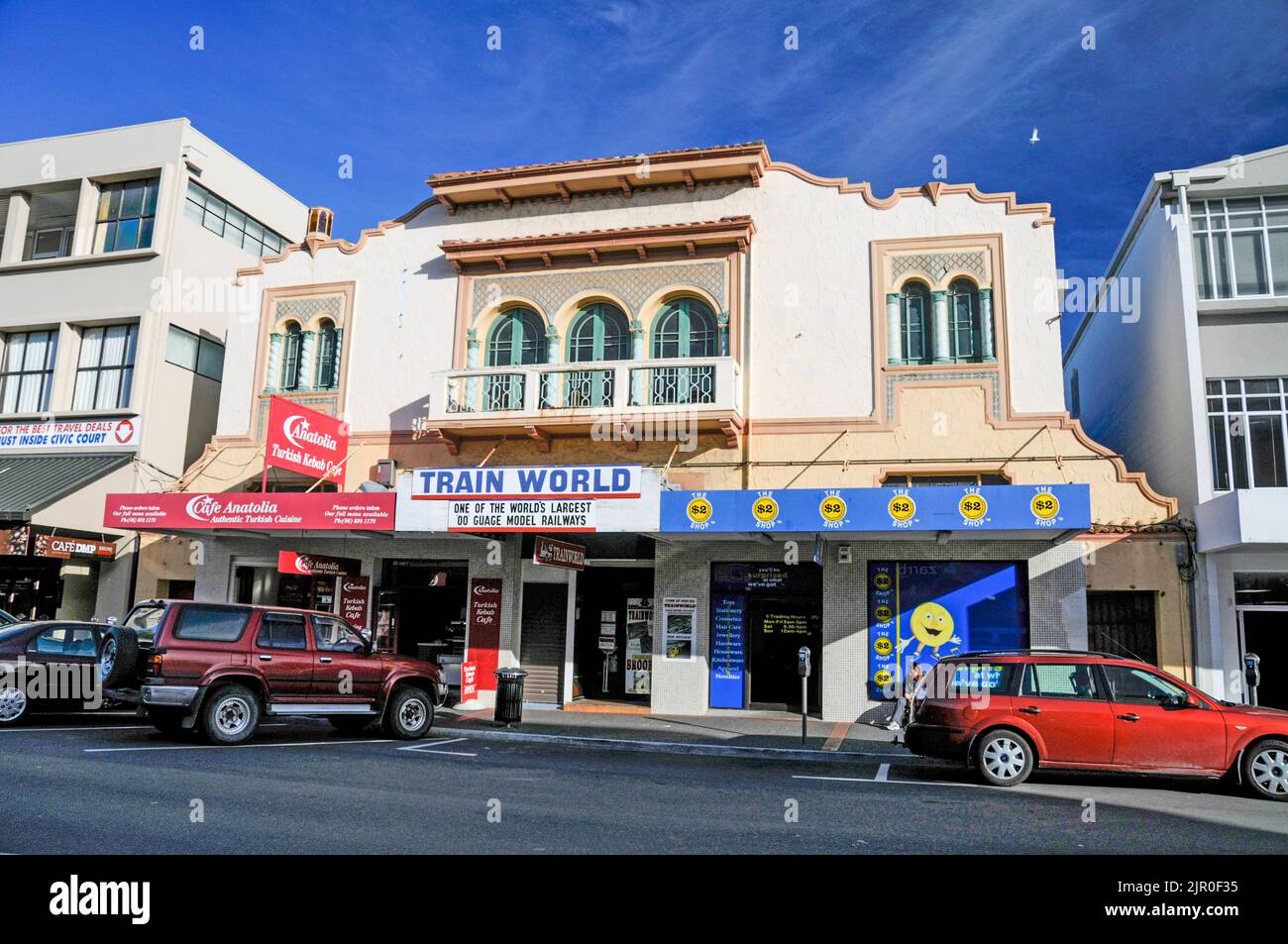 The Art Deco-styled windows and building in Dicken Street in Napier, a coastal city on Hawkes Bay on North Island in New Zealand.   Rebuilt after a 19 Stock Photo