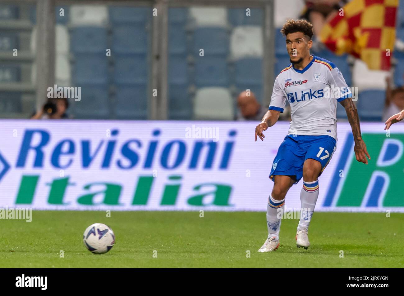 Jogador Valentin Gendrey Lecce Durante Partida Campeonato Italiano Série  Entre — Fotografia de Stock Editorial © VincenzoIzzo #535957996