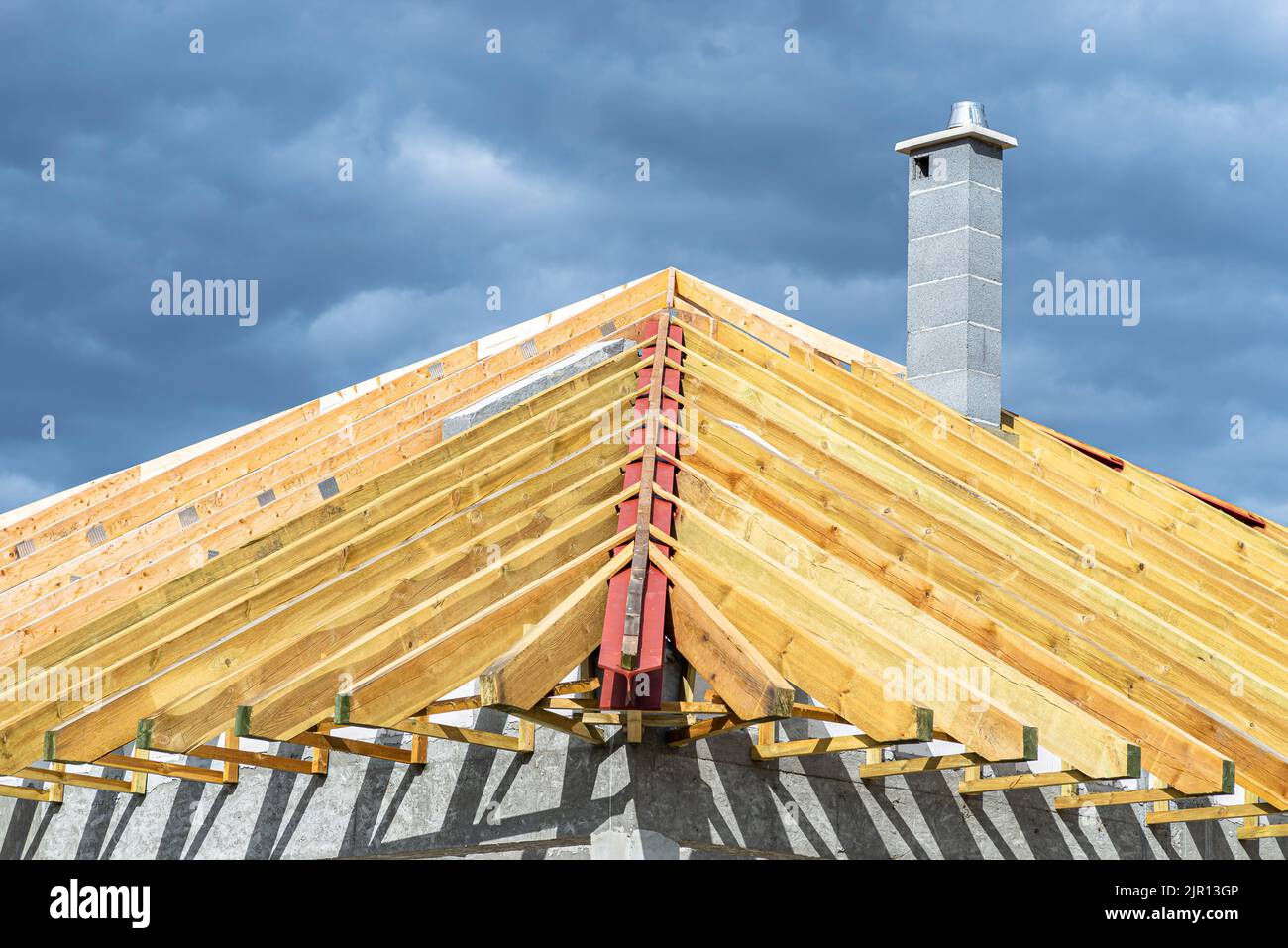 Roof trusses connected to the roof truss, not covered with a roof, with