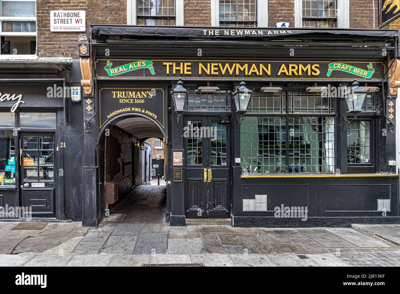 The Newman Arms on Rathbone Street, built in 1730, the pub claims to be the only family run hostelry in Fitzrovia, London W1 Stock Photo