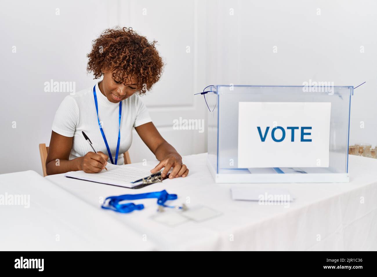 Female african american voter hi-res stock photography and images - Alamy