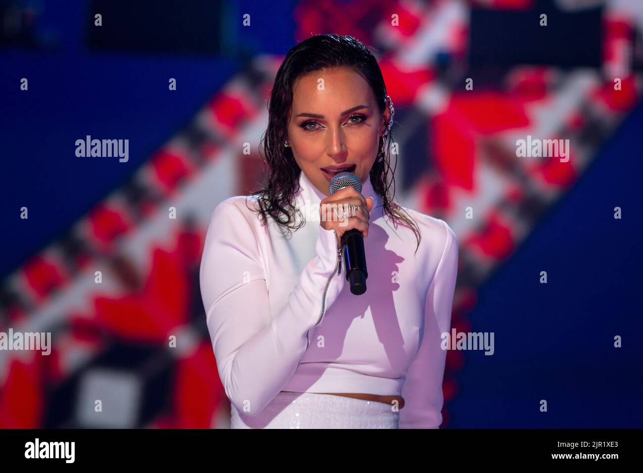 Ayol porno tomosha qilish uchun erkakka sevgilisining spermasini oziqlantiradi.