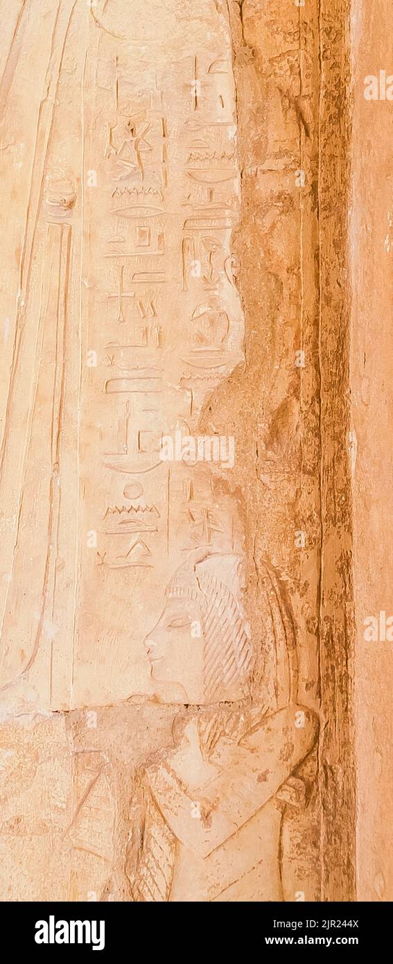 Egypt, Saqqara,  tomb of Horemheb,  statue room, text for a scribe behind Horemheb. Stock Photo