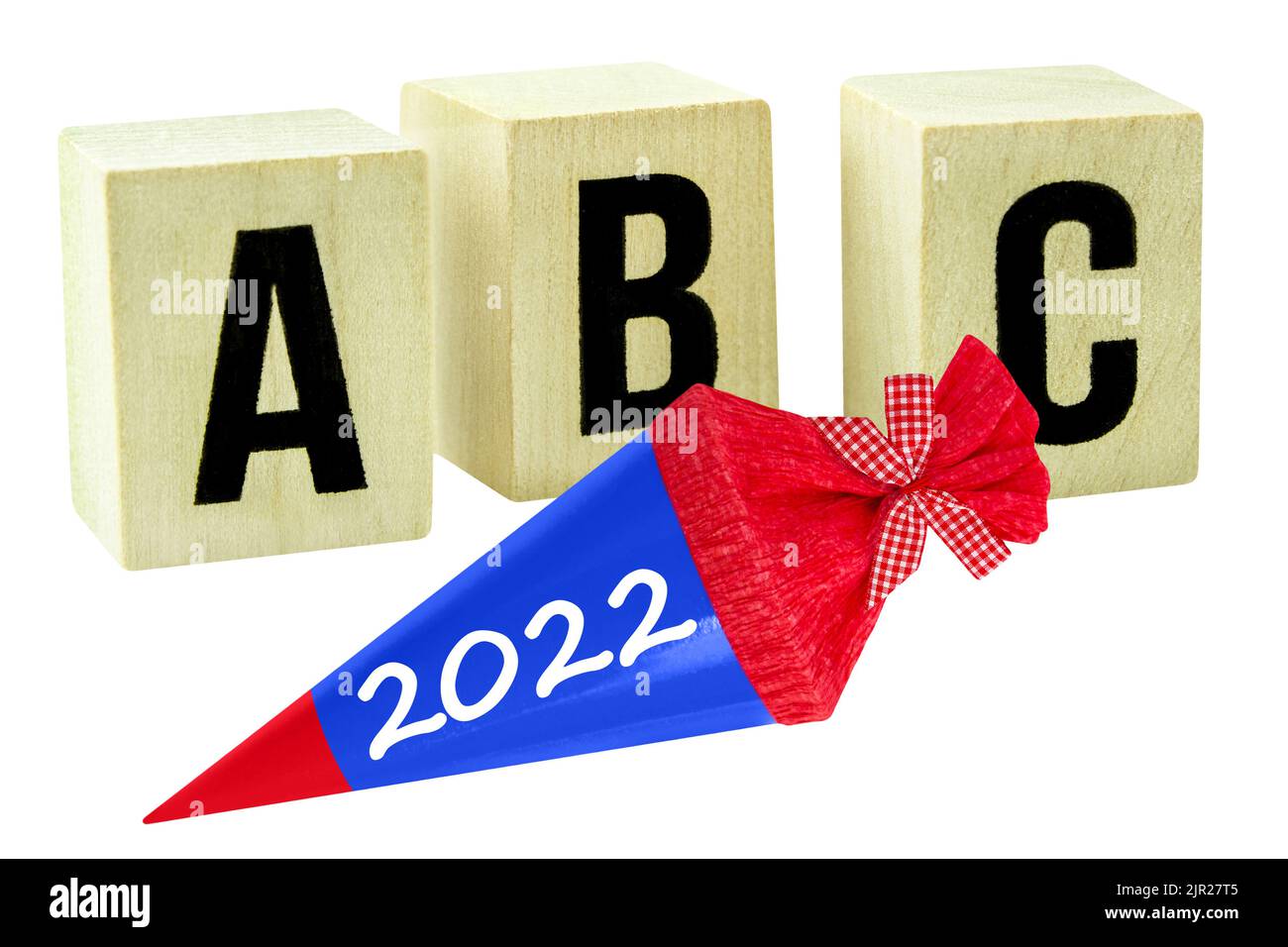 Symbolik mit A B C Buchstaben und Schultüte 2022 auf weissem Hintergrund Stock Photo