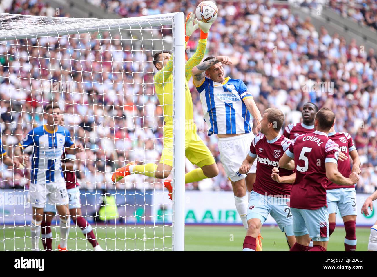 Lewis Dunk of Brighton & Hove Albion tries to get his head to the ball during the Premier League match between West Ham United and Brighton and Hove Albion at the London Stadium, Stratford on Sunday 21st August 2022. (Credit: Tom West | MI News) Credit: MI News & Sport /Alamy Live News Stock Photo