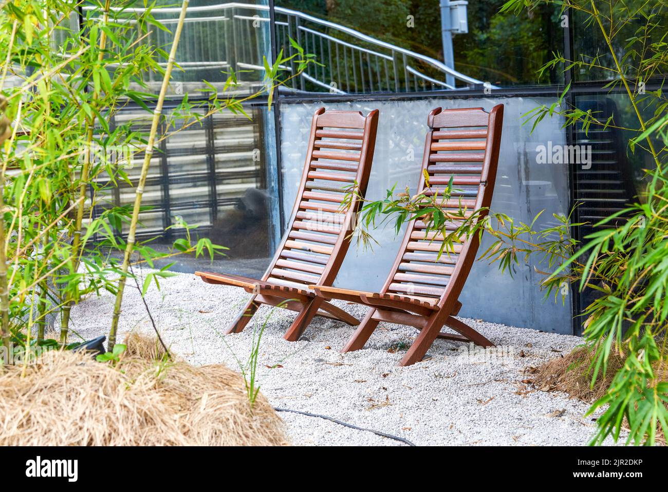 Bamboo table and chairs in Japanese garden Stock Photo Alamy
