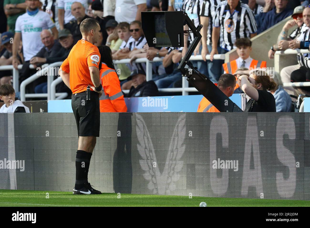 Referee red card premier league hires stock photography and images Alamy