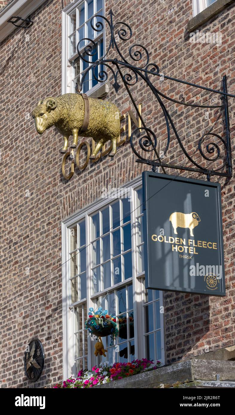 Golden Fleece Hotel, Market Place, Thirsk, North Yorkshire, England, UK Stock Photo