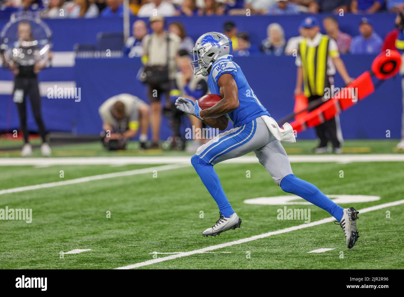 August 20, 2022, Indianapolis, Indiana, U.S: Detroit Lions wide receiver  Maurice Alexander (15) evades the tackle by Indianapolis Colts linebacker  James Skalski (48) during the preseason game between the Detroit Lions and