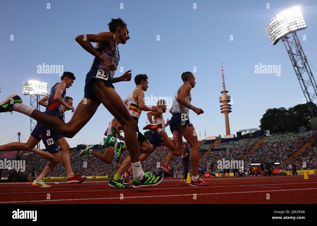 2022 European Championships - Athletics - Olympiastadion, Munich, Germany - August 21, 2022 General view during the men's 10,000m final REUTERS/Wolfgang Rattay Stock Photo