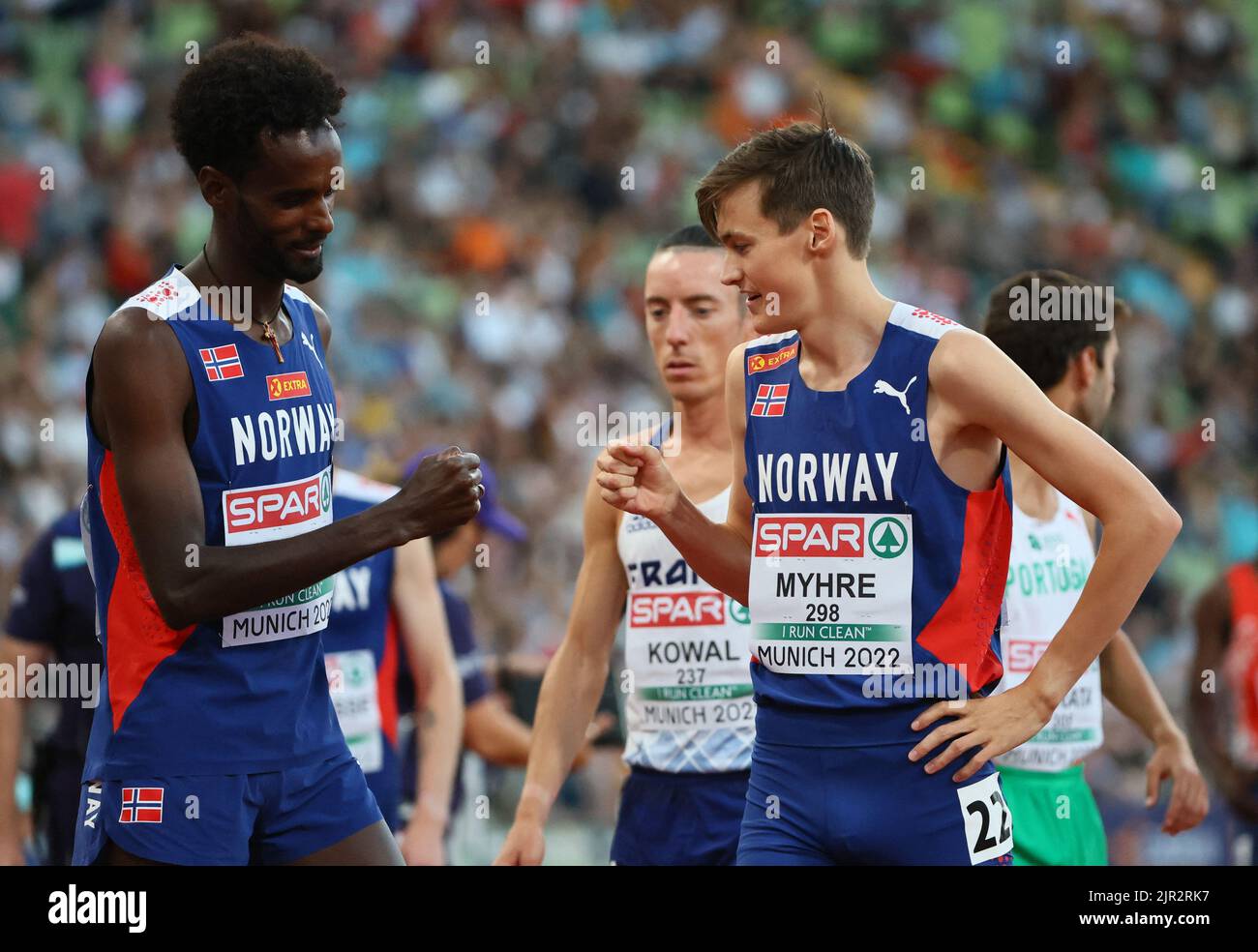 2022 European Championships - Athletics - Olympiastadion, Munich, Germany - August 21, 2022 Norway's Zerei Kbrom and Magnus Tuv Myhre bump fists before the start of the men's 10,000m final REUTERS/Wolfgang Rattay Stock Photo