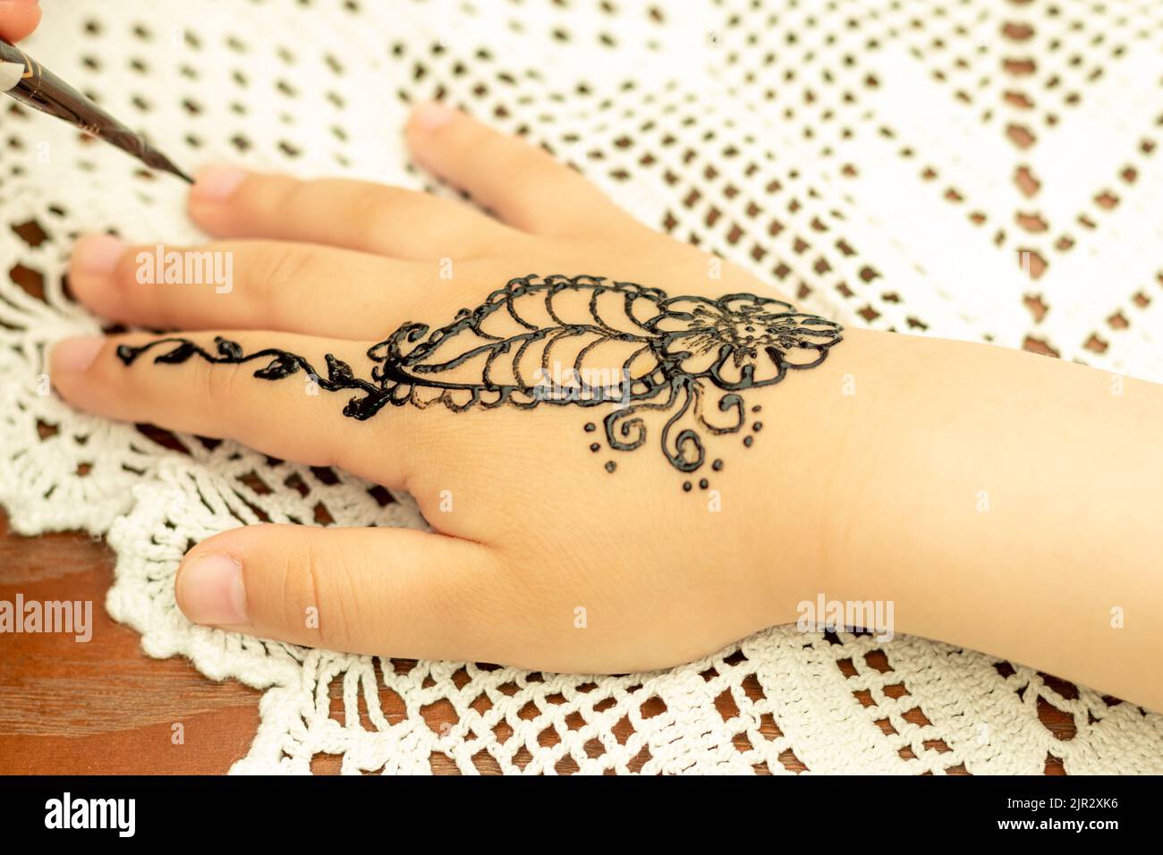HD wallpaper: Woman Showing Mehndi Tattoo, art, beautiful, female, girl,  hand | Wallpaper Flare