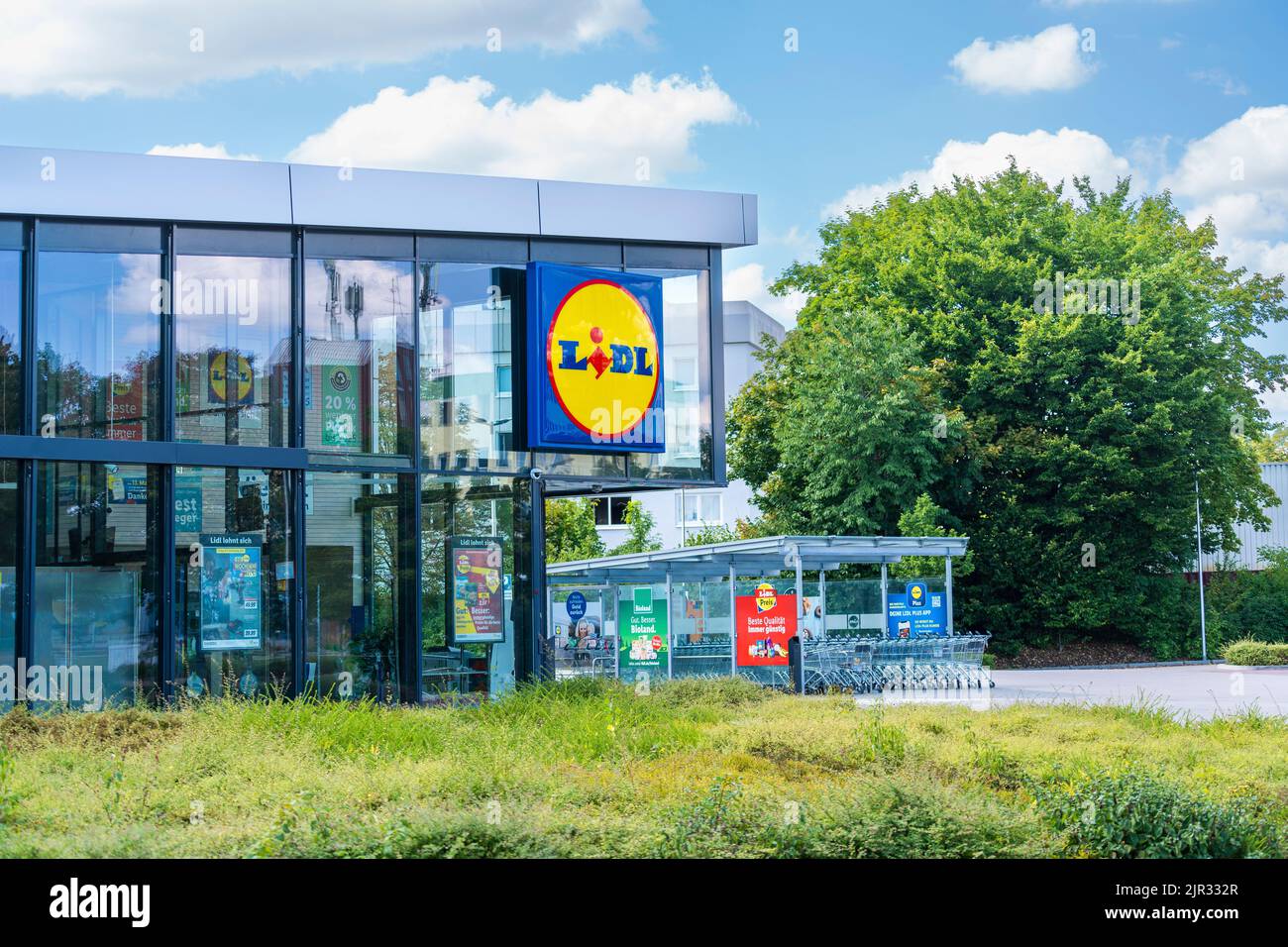 Lidl supermarkt hires stock photography and images Alamy