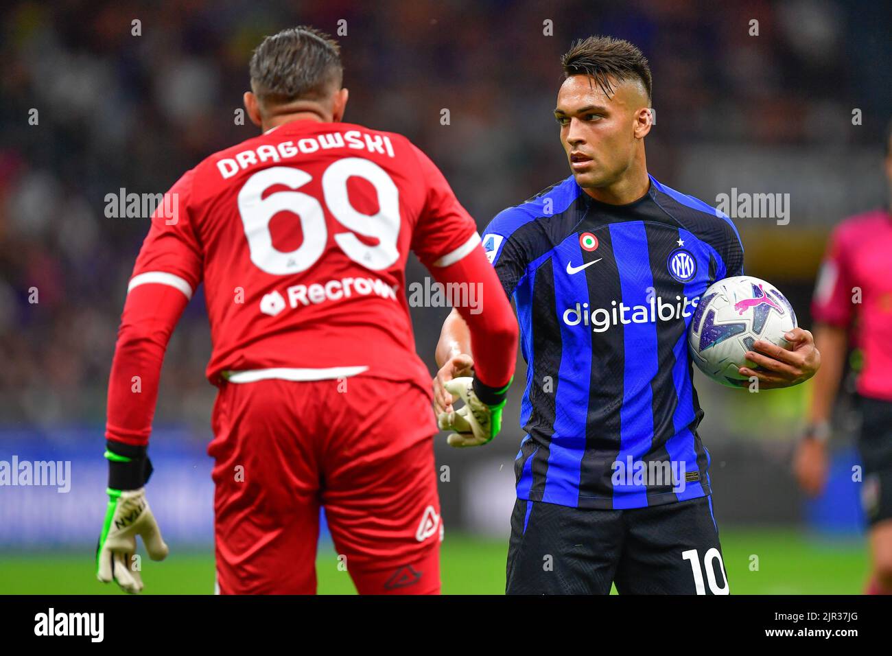 Milano, Italy. 20th, August 2022. Lautaro Martinez (10) of Inter and goalkeeper Bartlomiej Dragowski (69) of Spezia seen during the Serie A match between Inter and Spezia at Giuseppe Meazza in Milano. (Photo credit: Gonzales Photo - Tommaso Fimiano). Stock Photo