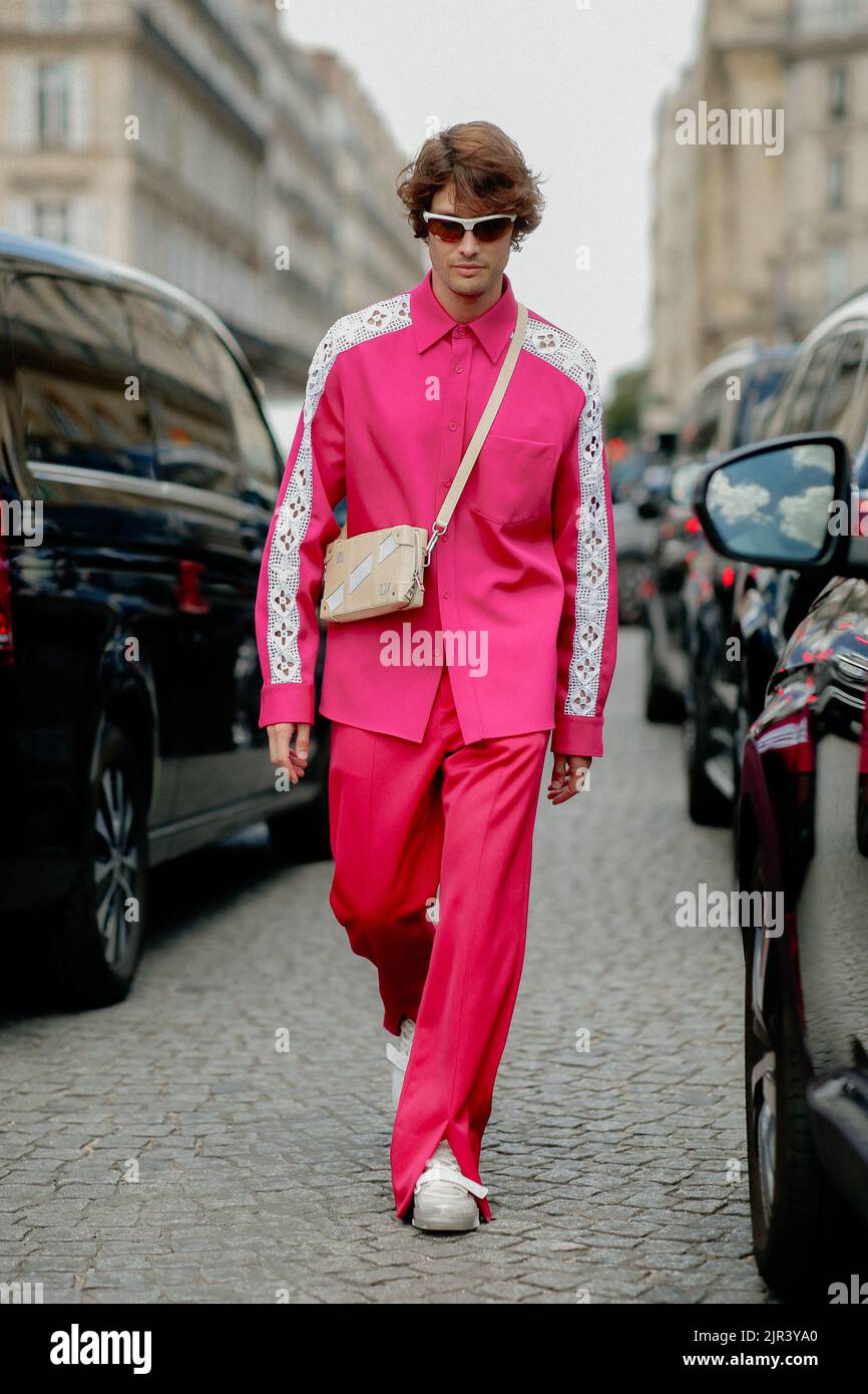 Street style, Alex Sanchez de Mora arriving at Louis Vuitton
