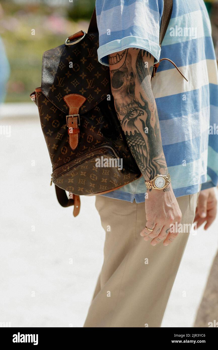 22 Dark brown bum bag by louis vuitton Stock Pictures, Editorial Images and  Stock Photos