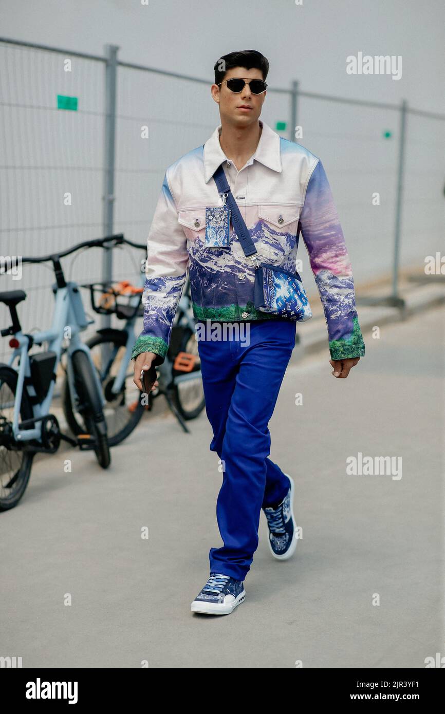 Street style, Lucas Castellani arriving at Louis Vuitton SpringSummer(02)