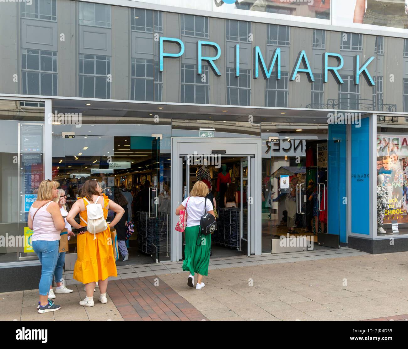 Primark shop cardiff city centre hi-res stock photography and images - Alamy