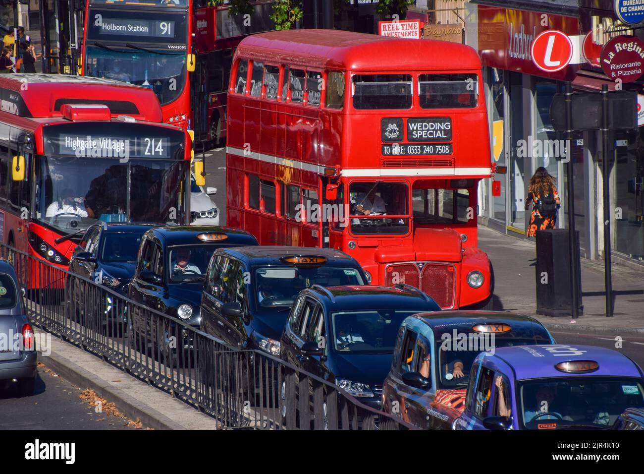 London, UK. 19th August 2022. An old Routemaster double-decker bus in ...