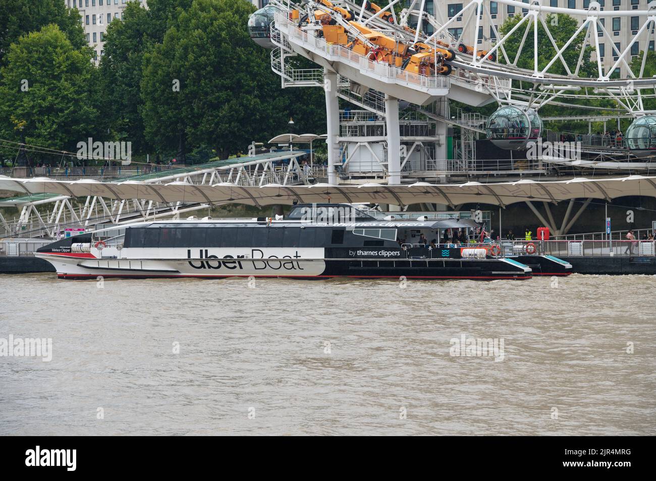 Mercury Clipper, MBNA Thames Clippers Uber Boat river bus vessel disembarking and taking on passengers at the London Eye Pier Stock Photo