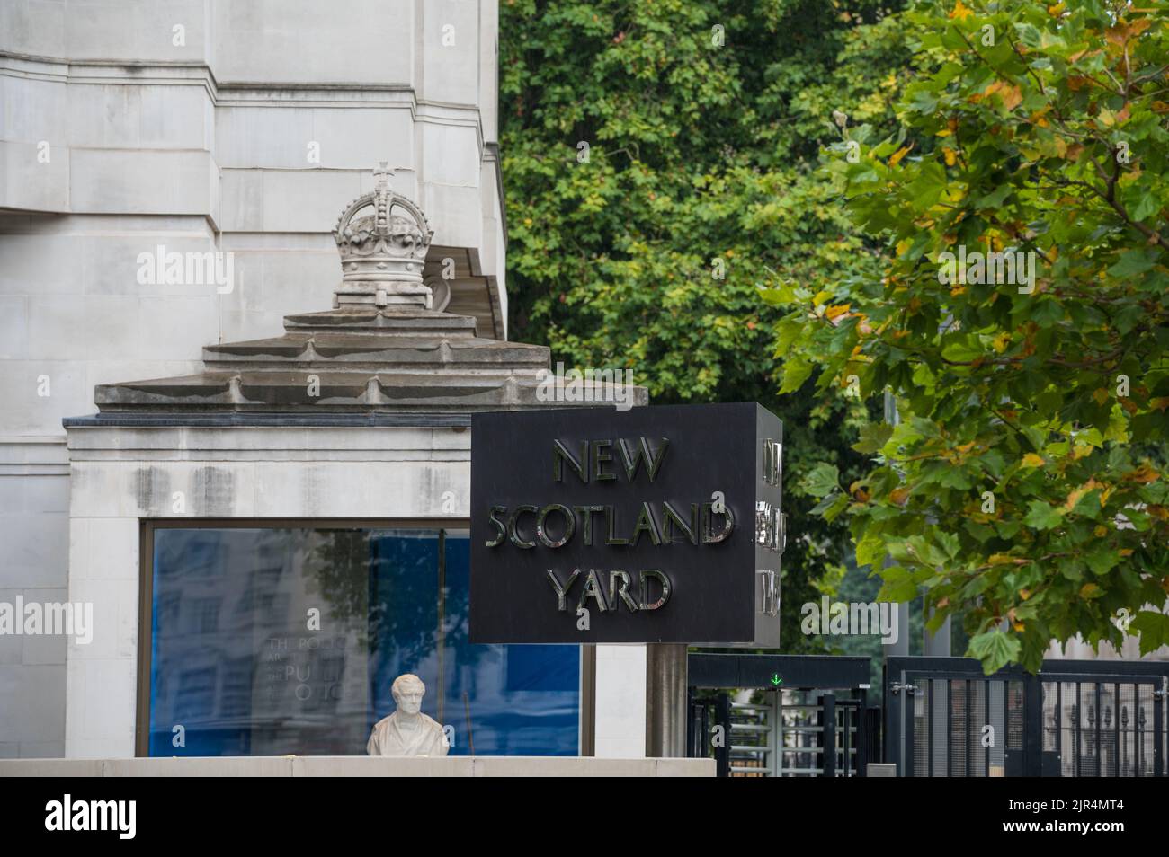 New Scotland Yard police headquarters in London Stock Photo - Alamy