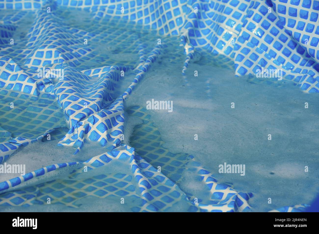 Cleaning pvc inflatable swimming pool, Cleaning the dirty empty pool of