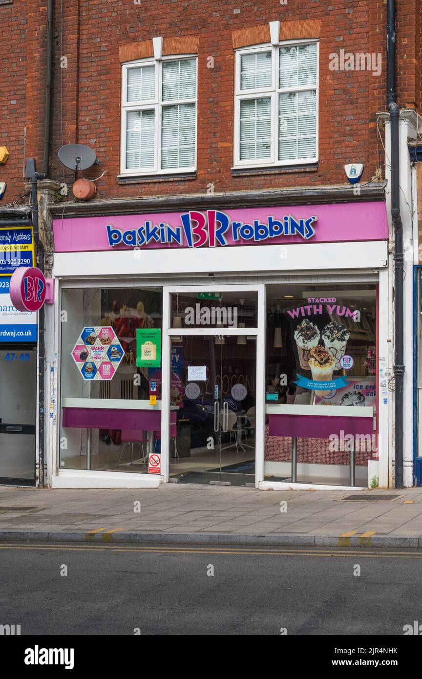Exterior of Baskin-Robbins Ice cream shop. Green Lane, Northwood, Middlesex, England, UK Stock Photo