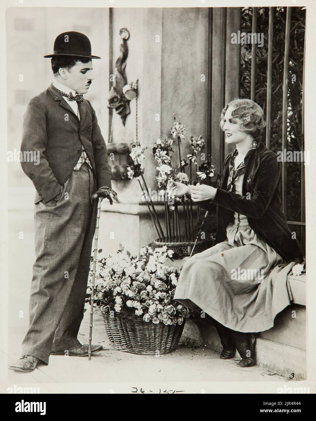 1931 Charlie Chaplin and Virginia Cherrill in 'City Lights' movie scene Stock Photo